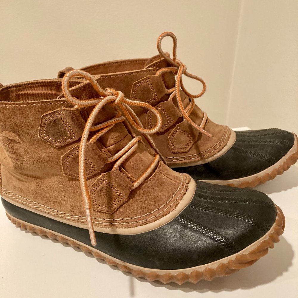 SOREL Out N About Boot size 8.5